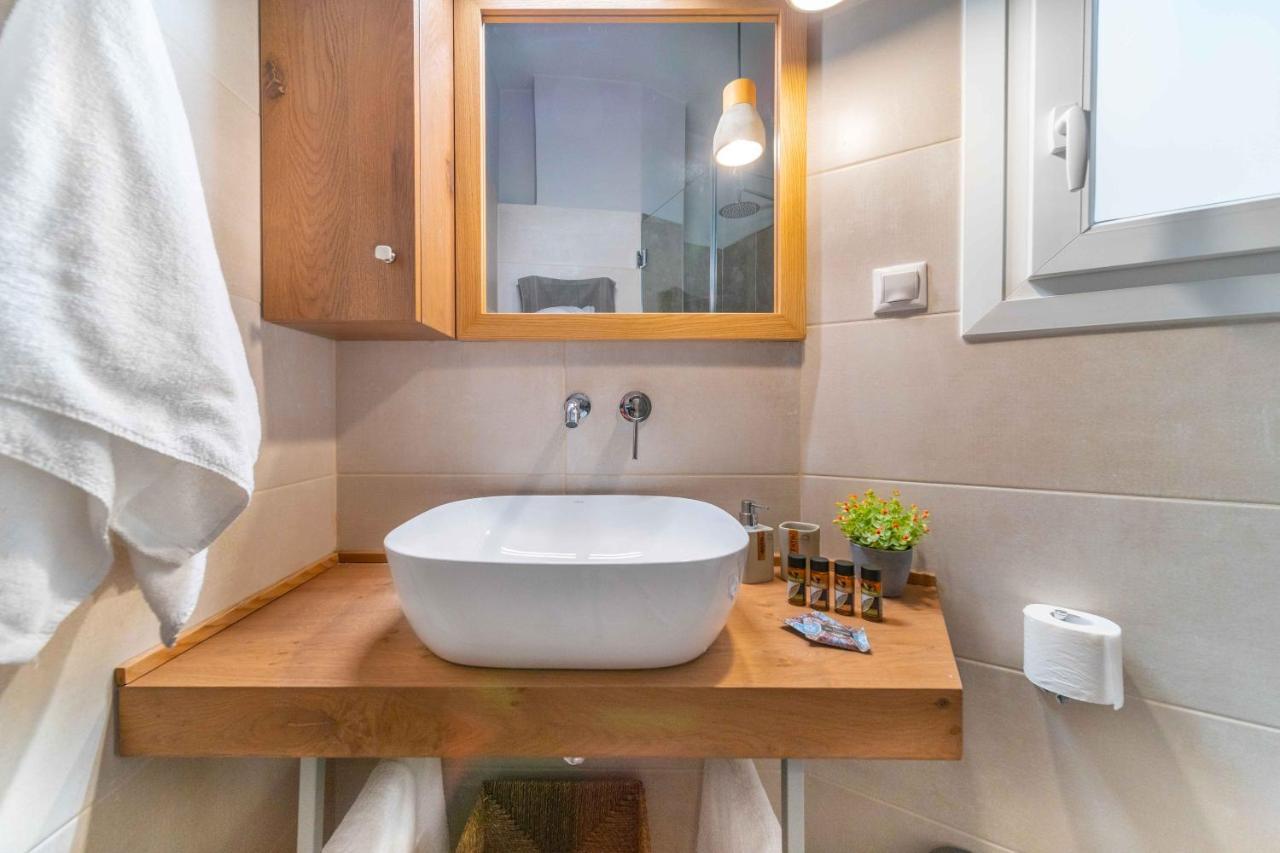 Suites 05-06 - Smart Cozy Suites - Large 2 Bedroom, Near Athens And Metro Kültér fotó